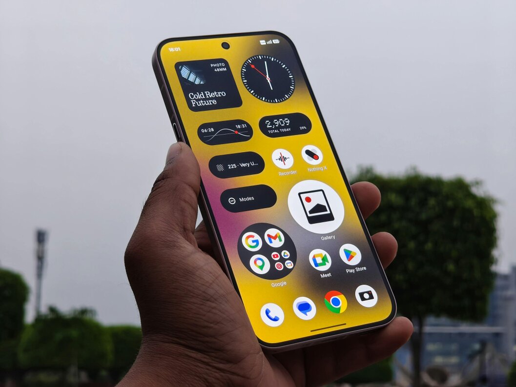 Iconos de aplicaciones móviles en una pantalla de smartphone